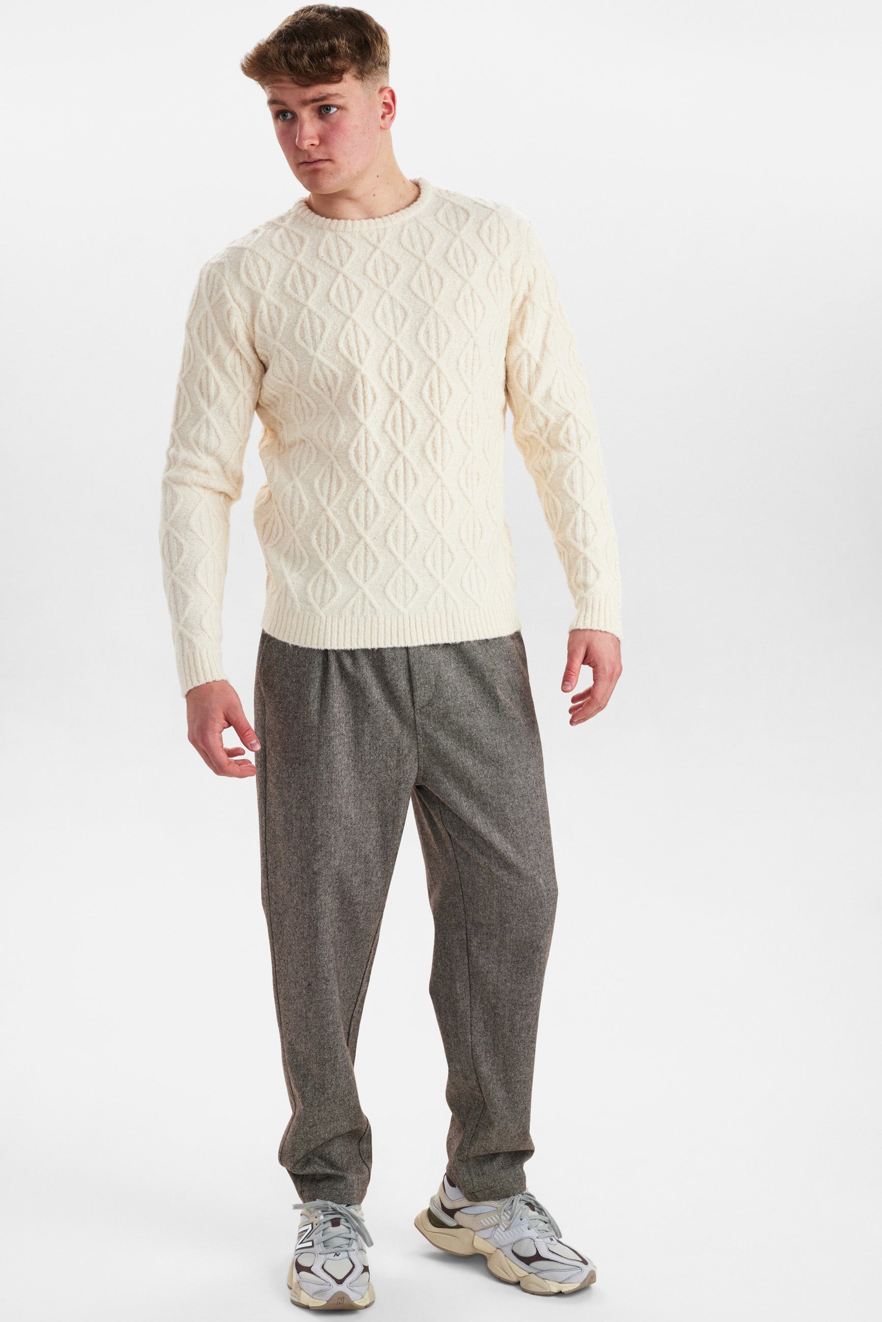 DXNMXRK. DX-Eik Outlet Dark Brown